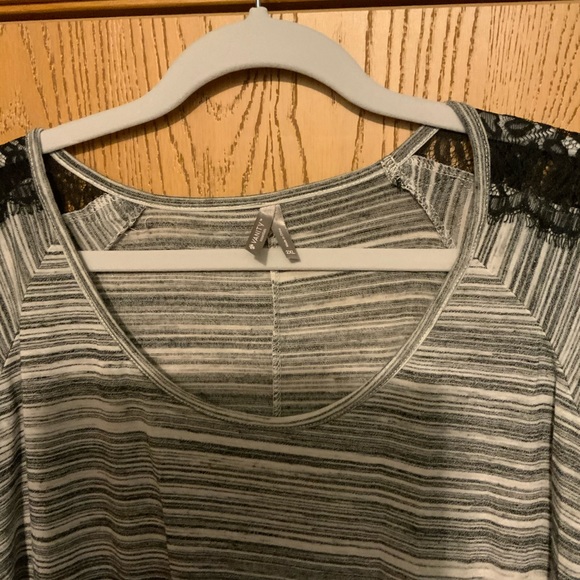 Vanity 3/4 sleeve top, size 2x gray and black lace - Picture 3 of 6